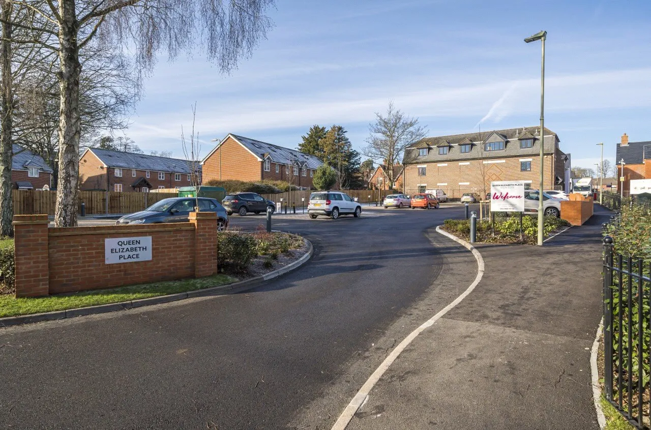 Queen Elizabeth Place, Alton, GU34, photo 9