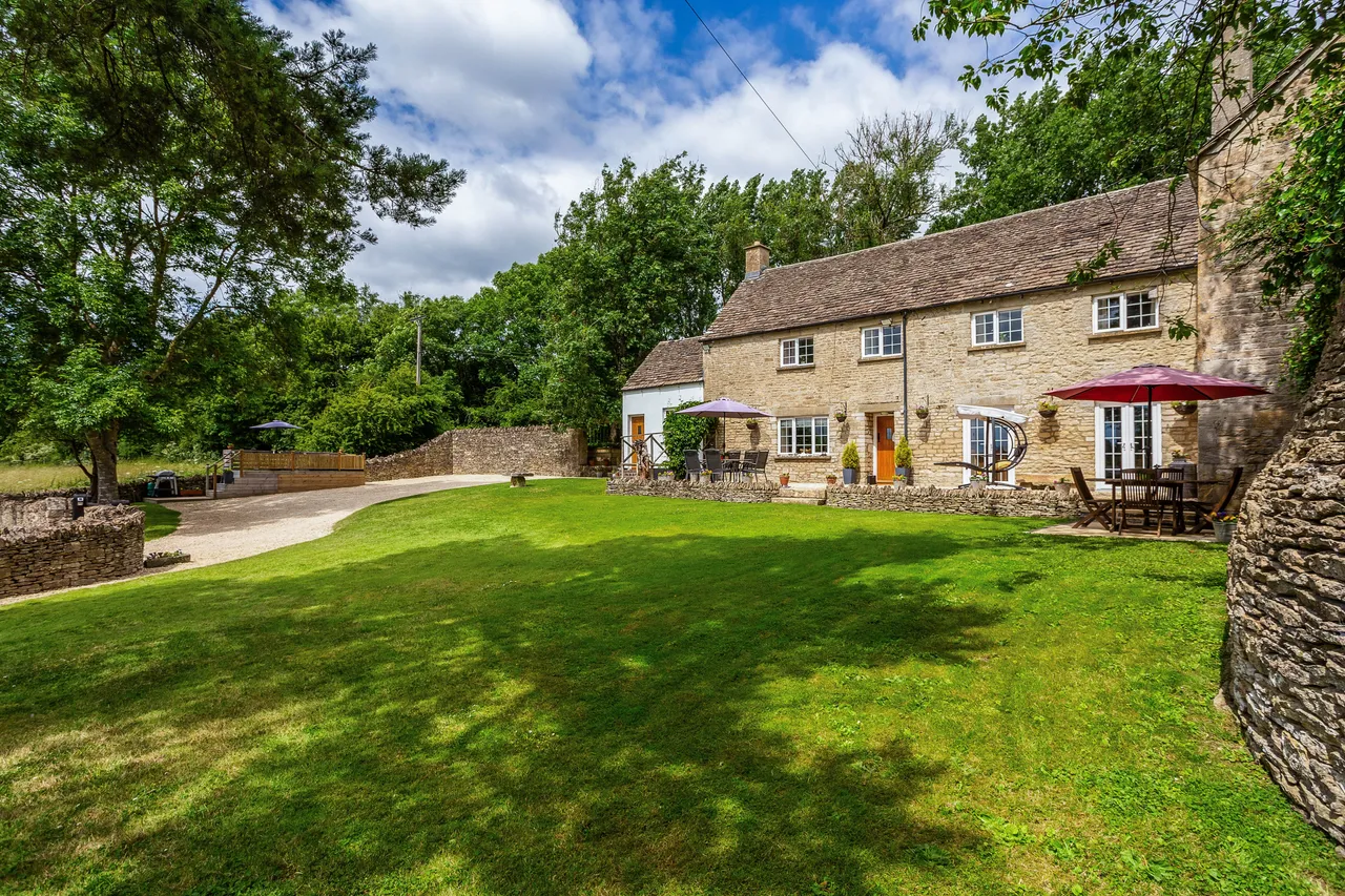 Tetbury Road, Nr. Cirencester, GL7, photo 2