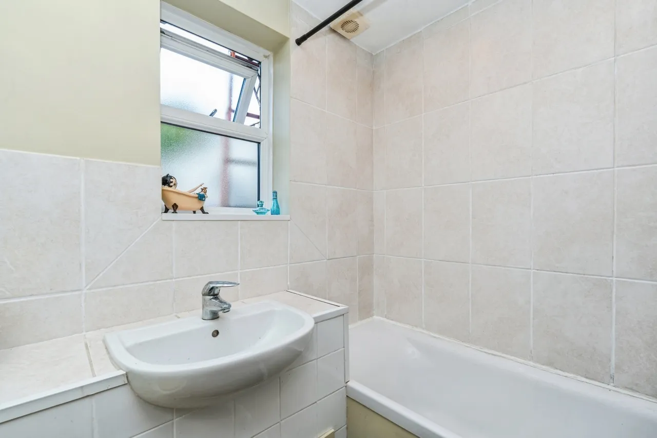 Rumbridge Street, Totton, SO40, photo 13