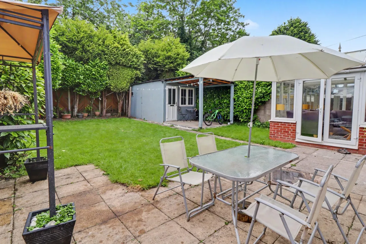 Applewood Crescent, Stoke-On-Trent, photo 16