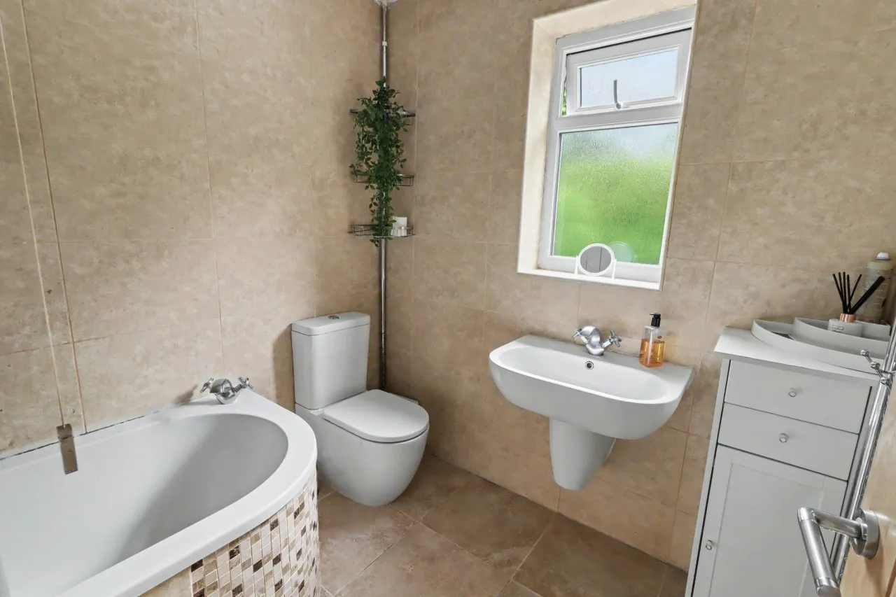 Applewood Crescent, Stoke-On-Trent, photo 14