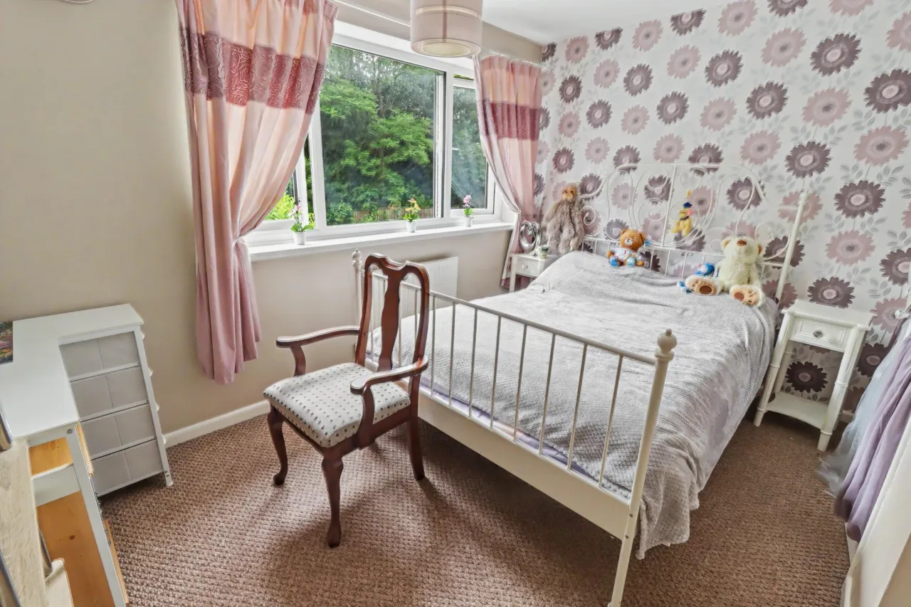 Applewood Crescent, Stoke-On-Trent, photo 13