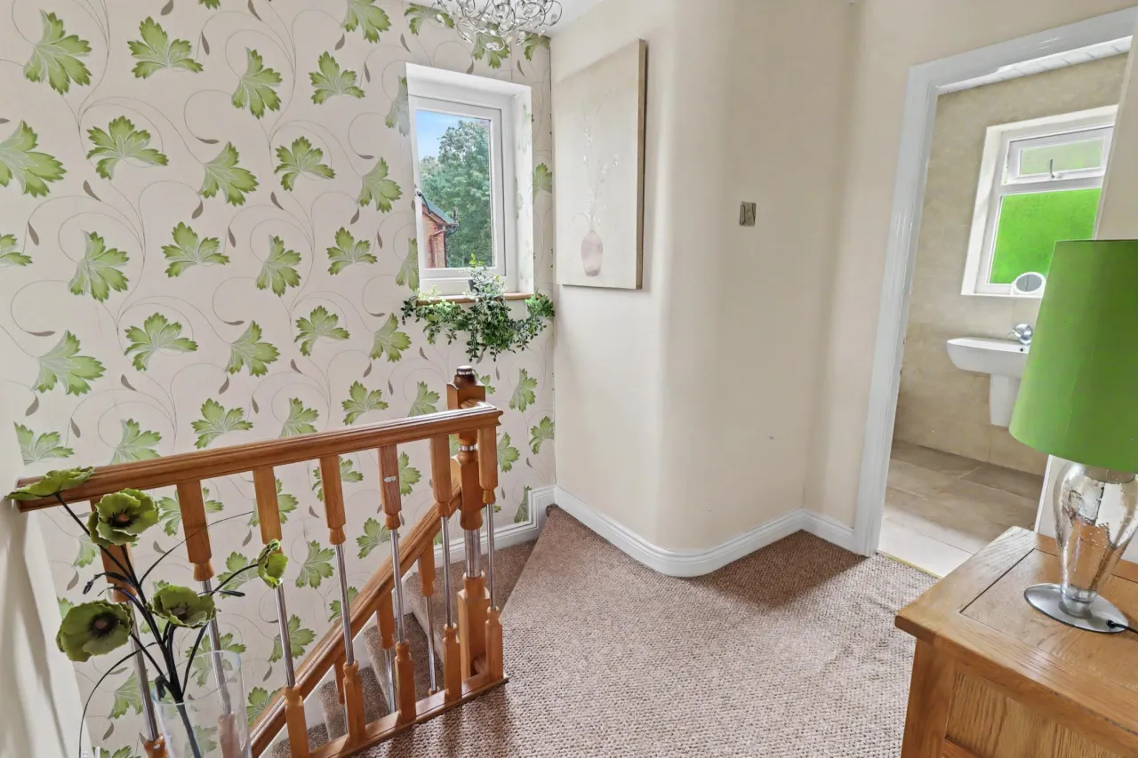 Applewood Crescent, Stoke-On-Trent, photo 10