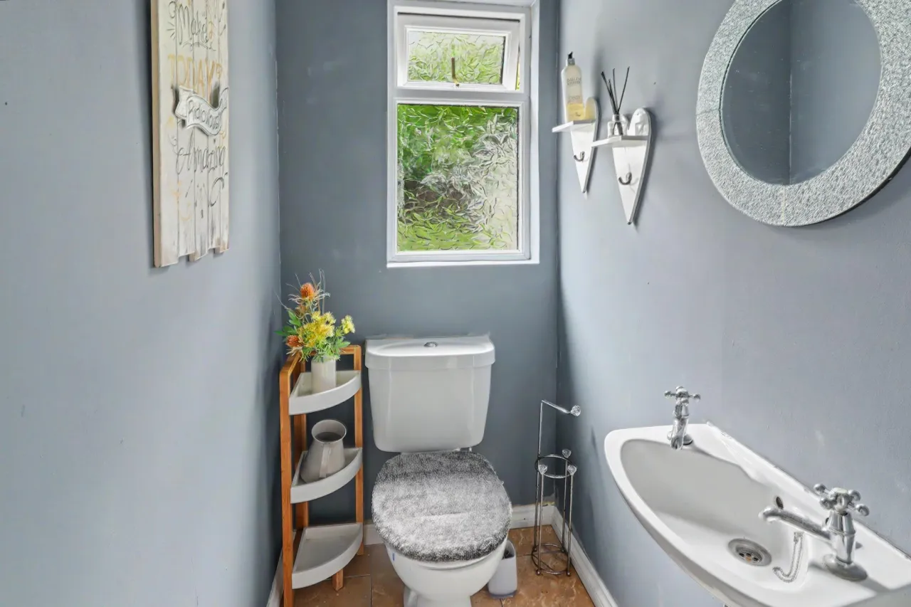 Applewood Crescent, Stoke-On-Trent, photo 9