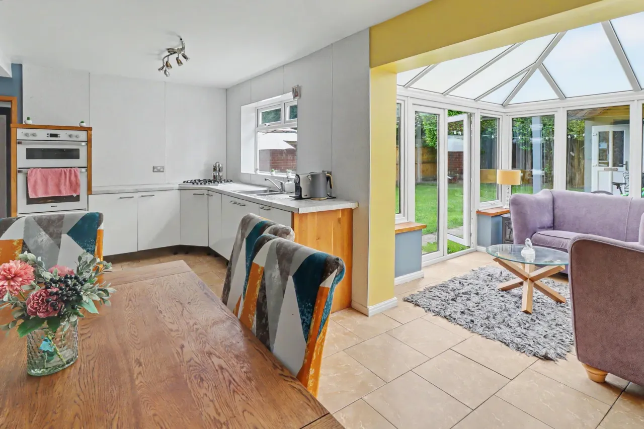 Applewood Crescent, Stoke-On-Trent, photo 6