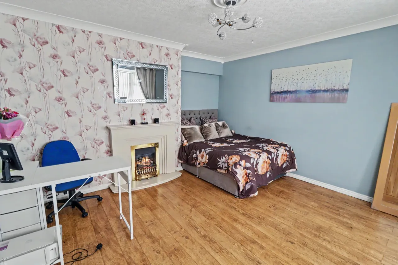 Applewood Crescent, Stoke-On-Trent, photo 3
