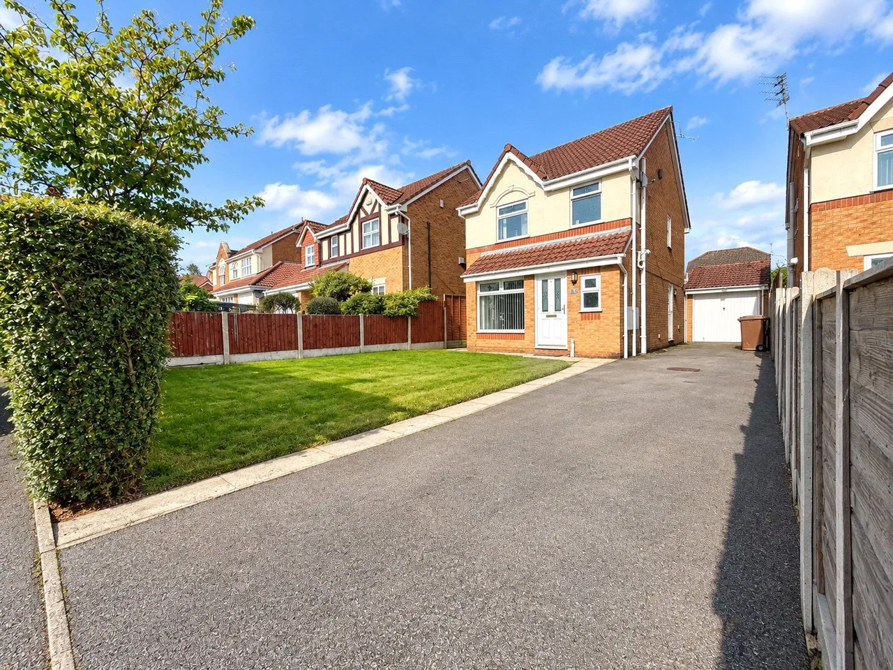 3 bed house for sale, Gilwood Grove, Gladewood, M24