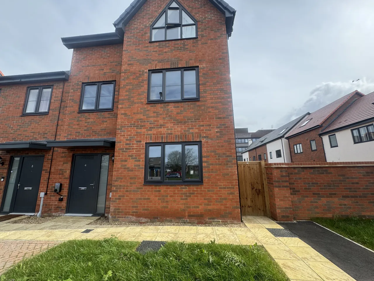 5 bed house to rent — Osbourne Gardens, AYLESBURY