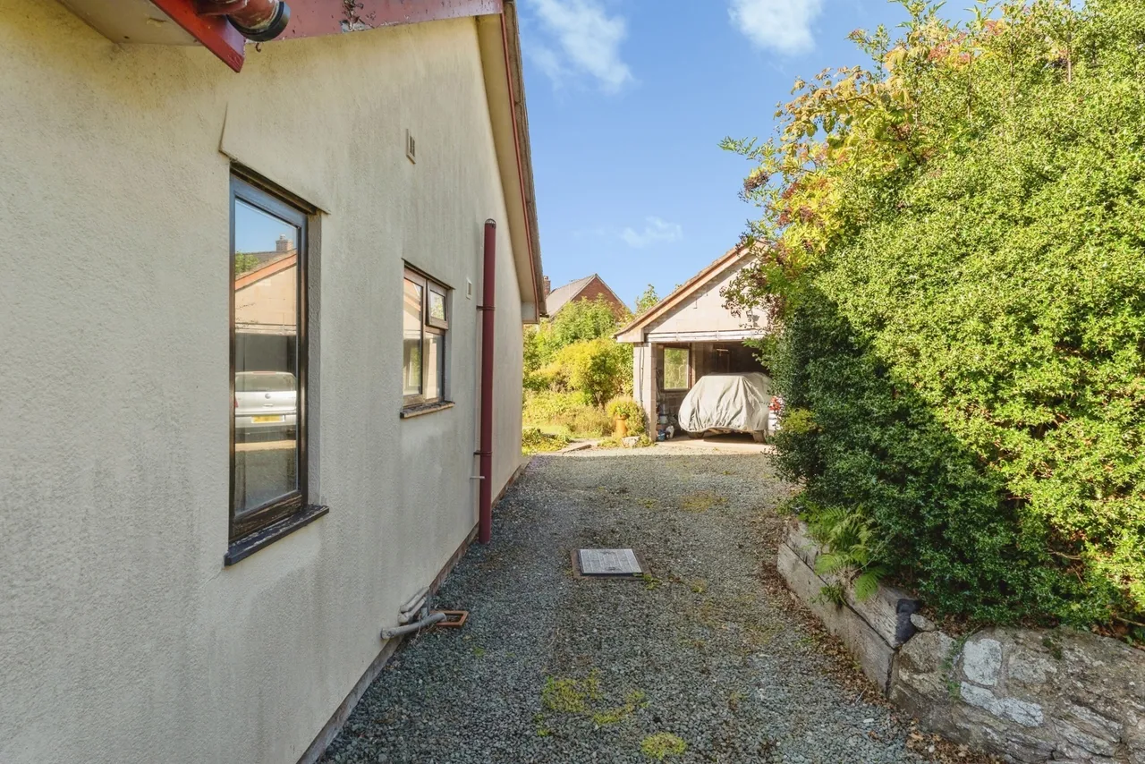 Cae Rhug Lane, Gwernaffield, CH7, photo 22