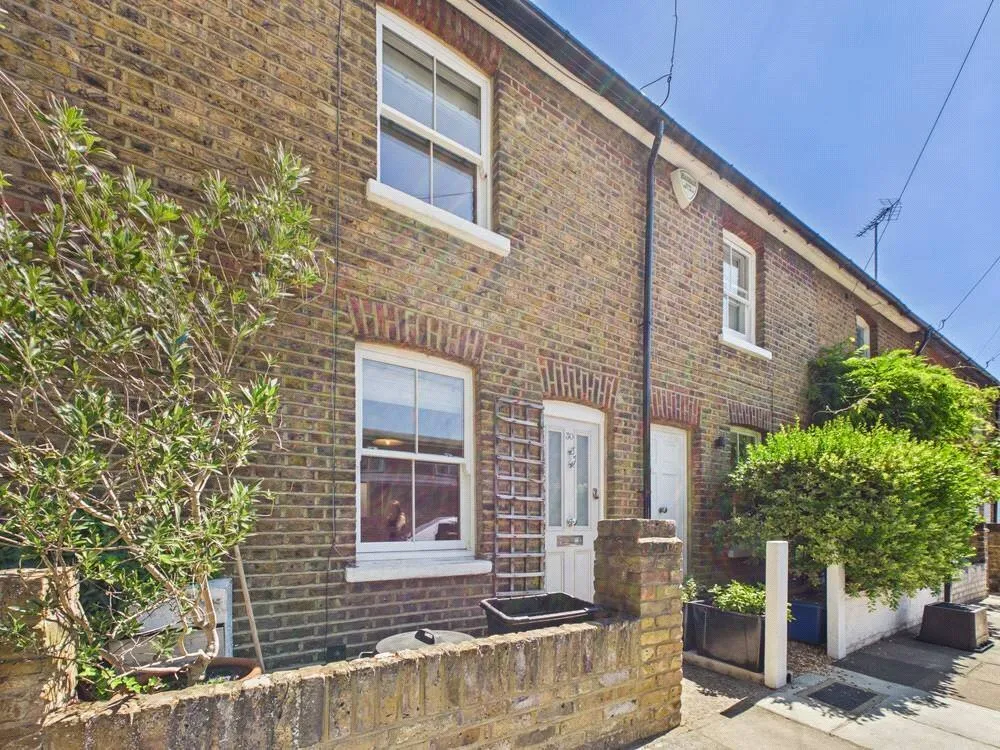 2 bed house to rent, Worple Street, London, SW14