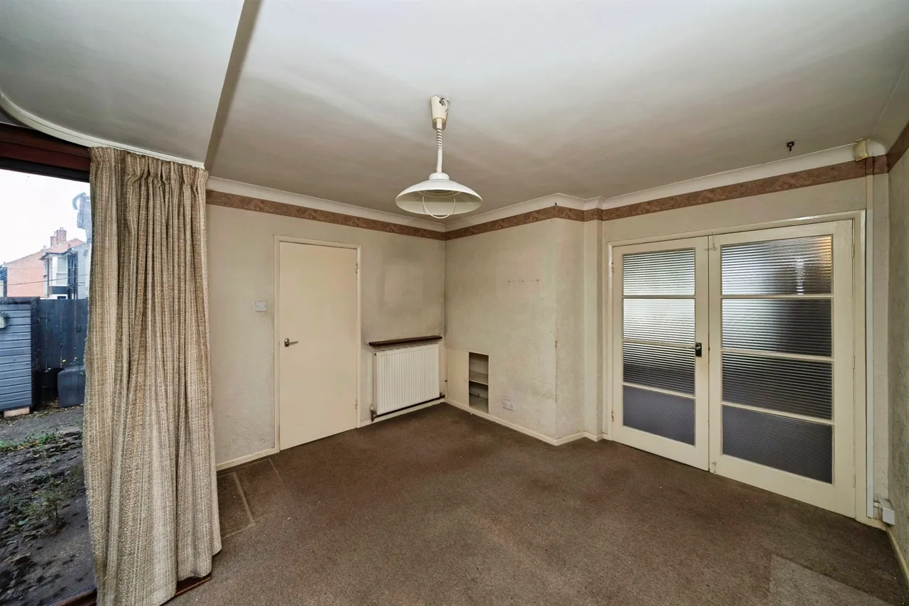 Whitewell Drive, Upton, photo 5