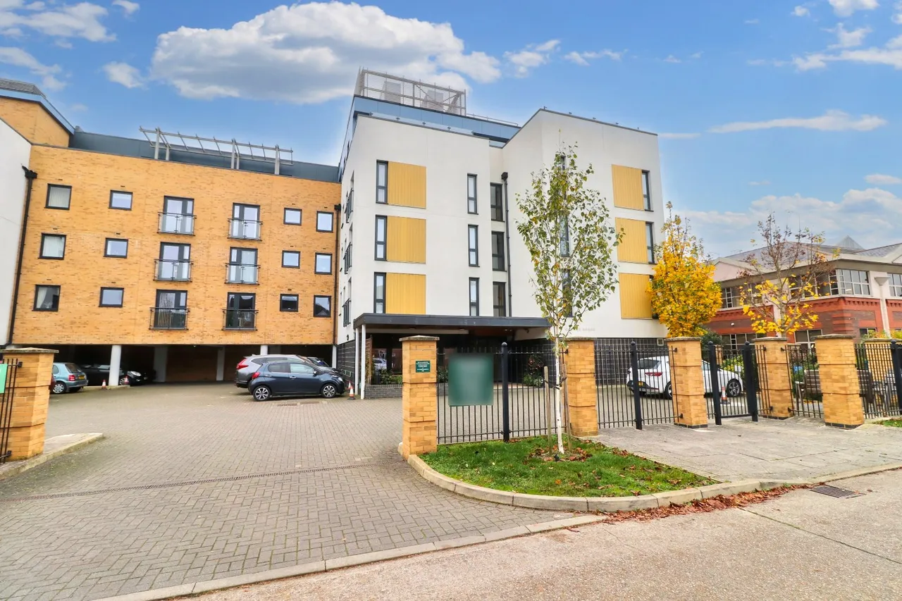 2 bed flat for sale, Primett Road, Stevenage, SG1