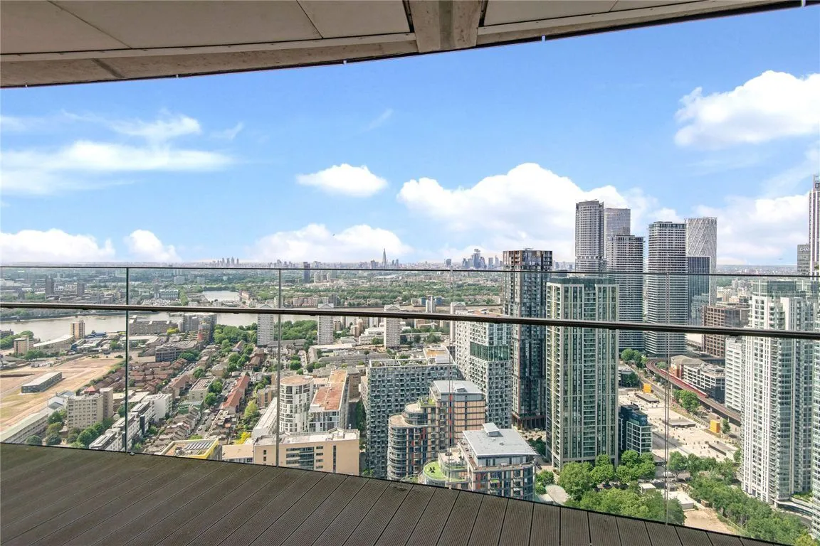 Crossharbour Plaza, London, photo 10