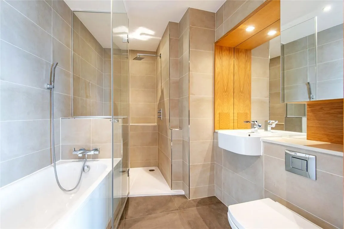 Crossharbour Plaza, London, photo 9