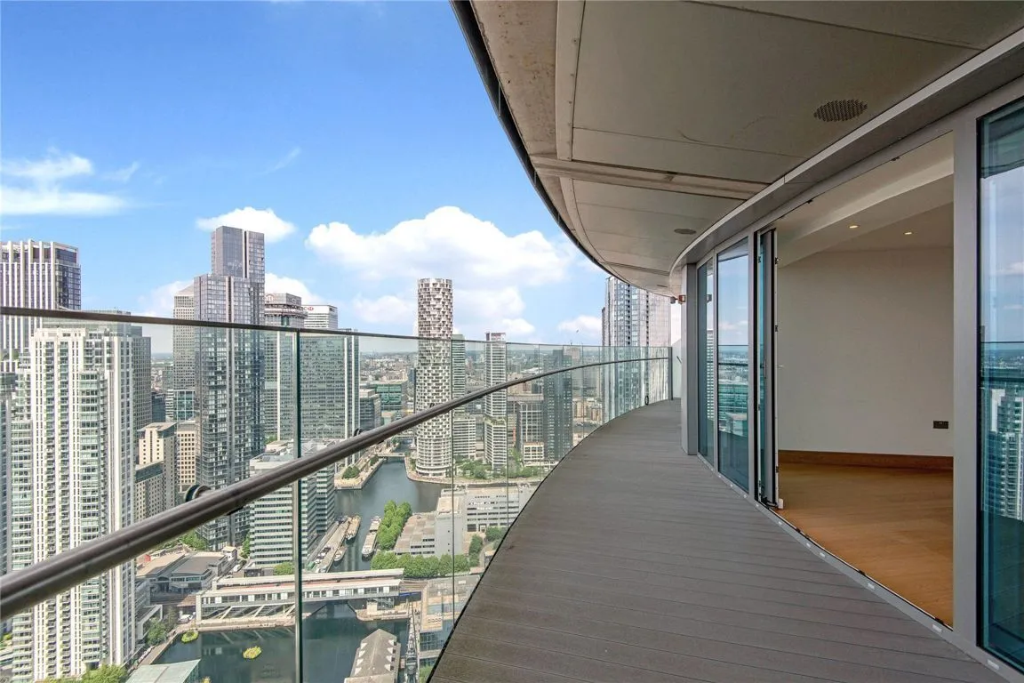 2 bed flat for sale — Crossharbour Plaza, London