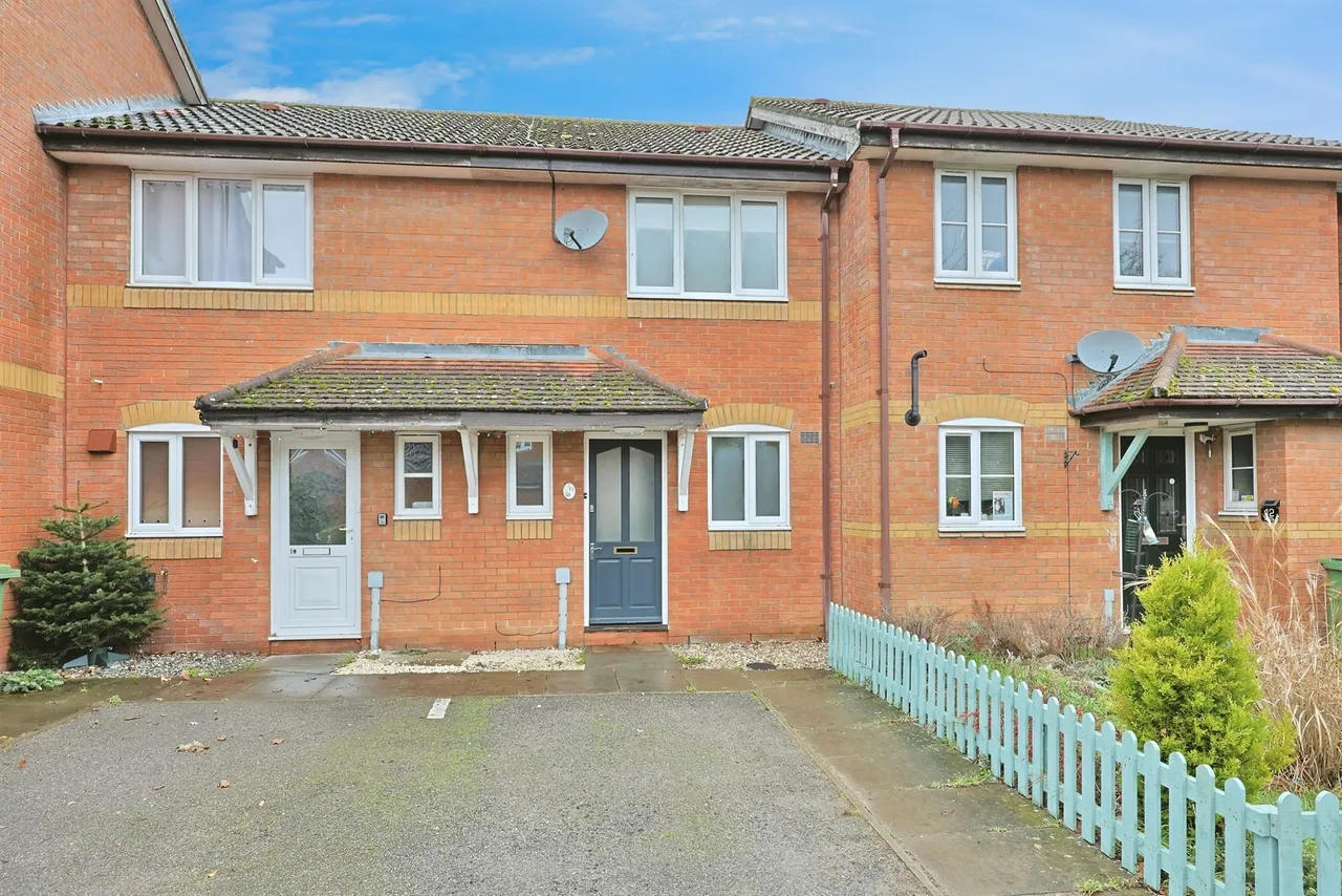 2 bed house for sale — Amsterdam Way, Dereham