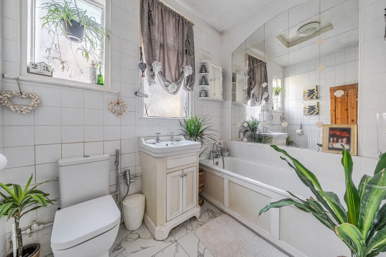 Thornsbeach Road, Catford, London, SE6, photo 9