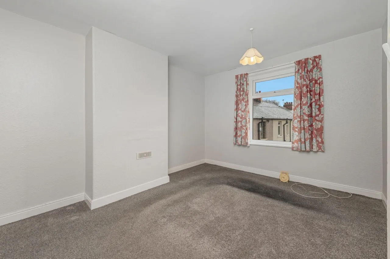 Ingfield Avenue, Dalton, photo 7
