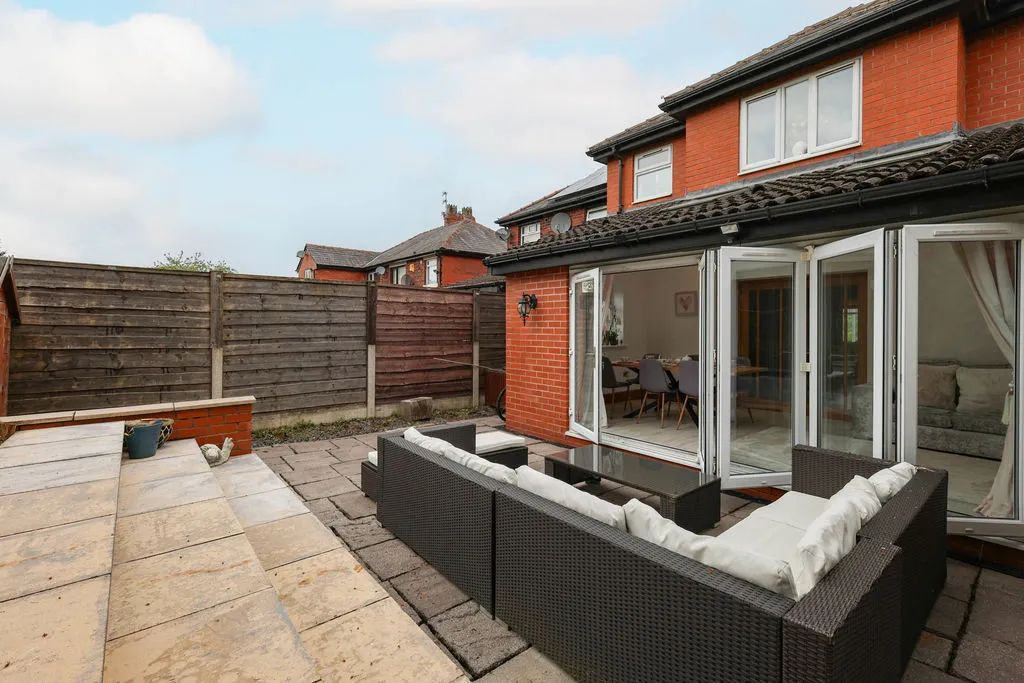 Bury New Road, Heywood OL10 3JY, photo 30