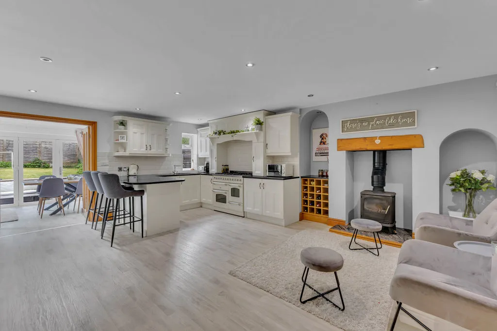 Bury New Road, Heywood OL10 3JY, photo 5