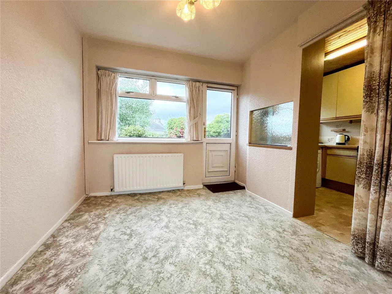 Link Road, Springhead, OL4, photo 4
