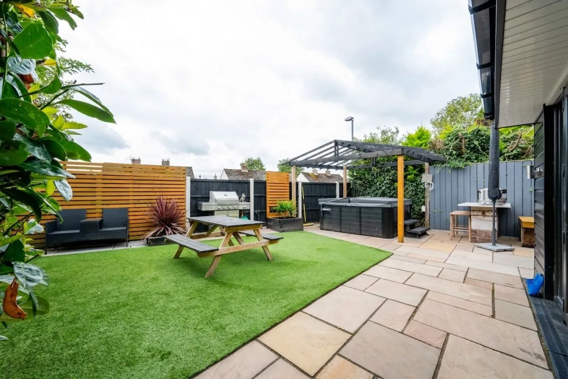 The Grove, Appley Bridge, WN6, photo 4