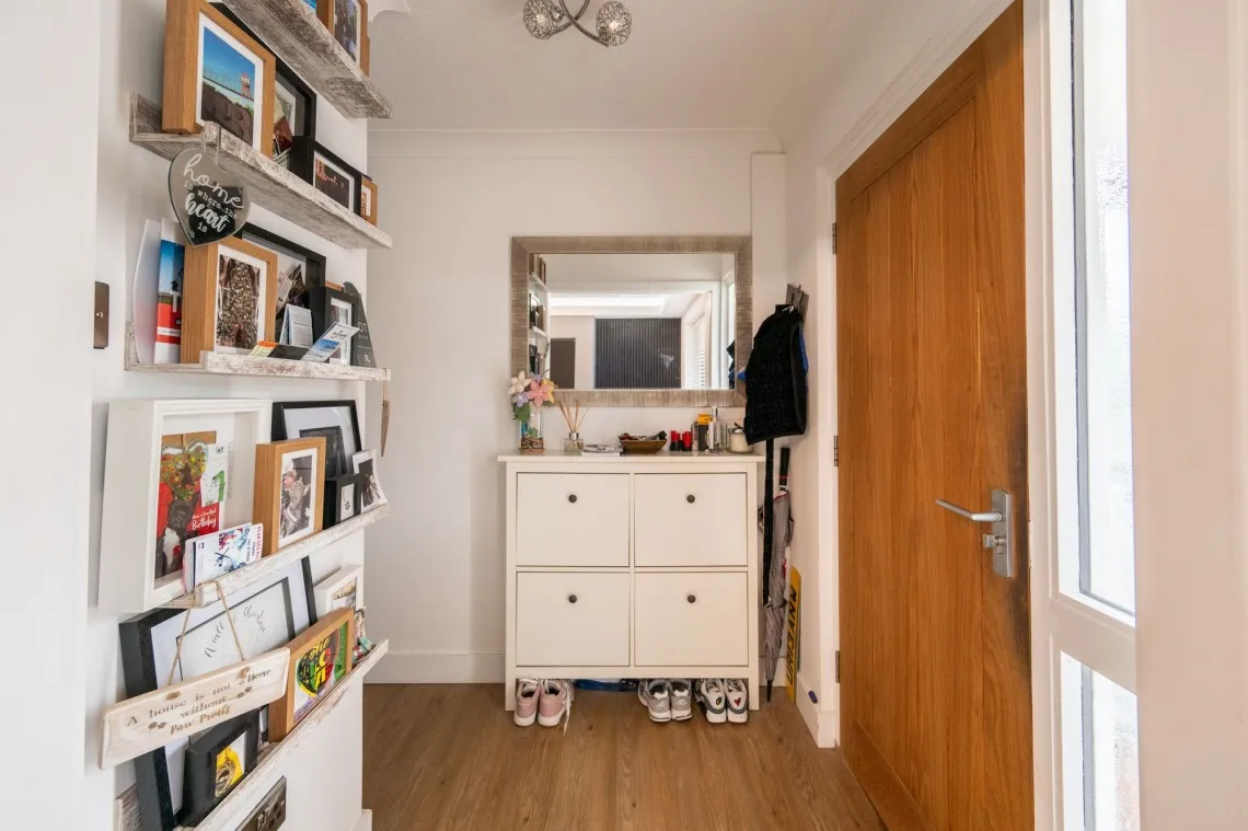 The Grove, Appley Bridge, WN6, photo 5