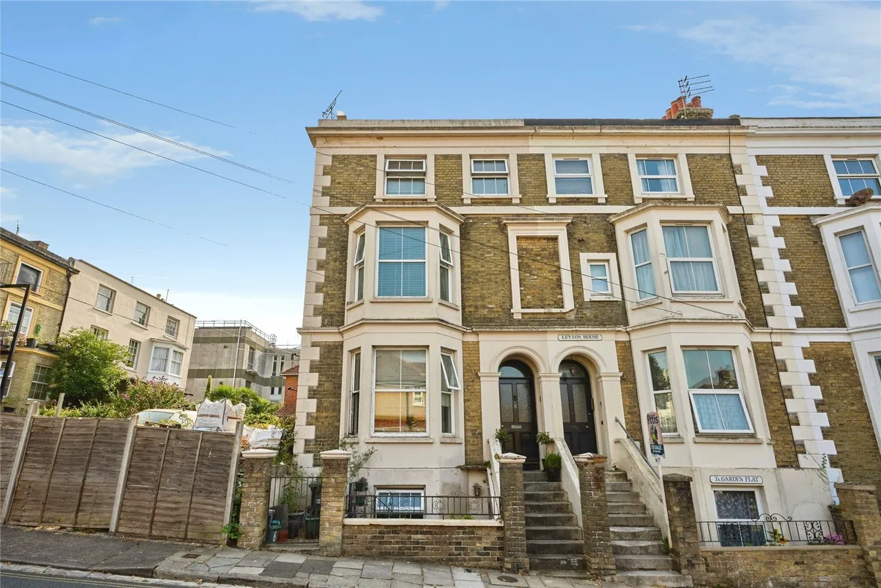3 bed flat for sale, St. Thomas Street, Ryde, PO33