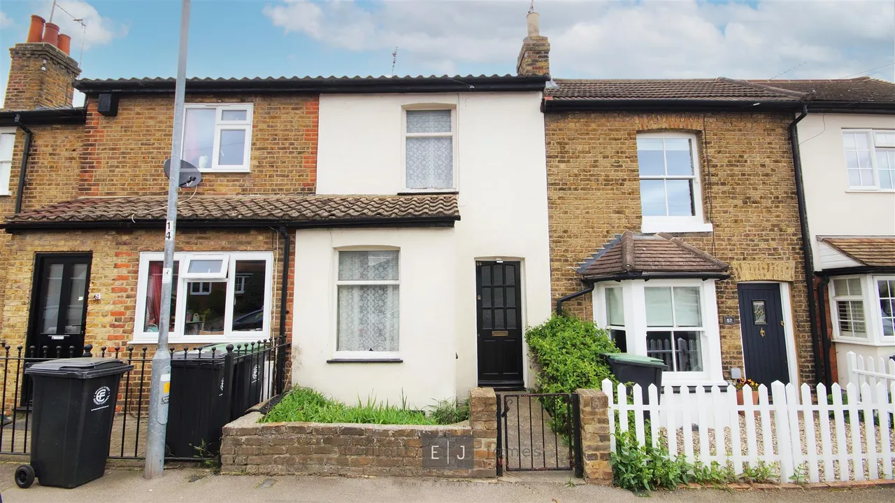 2 bed house for sale — Forest Road, Loughton