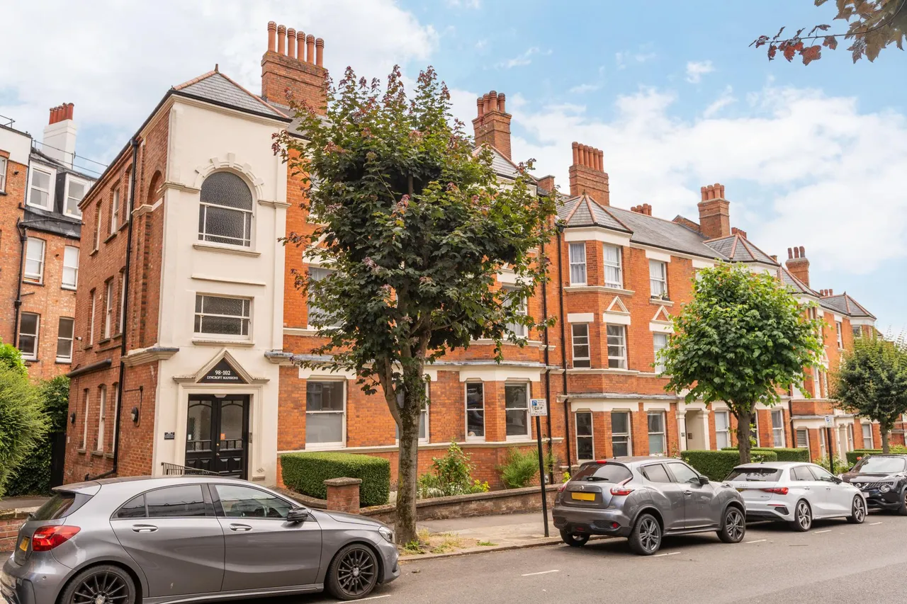 3 bed flat for sale, Lyncroft Gardens, London, NW6