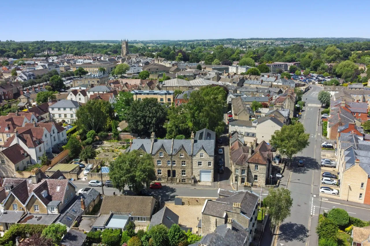 The Avenue, Cirencester, Gloucestershire, GL7 1EJ, photo 8