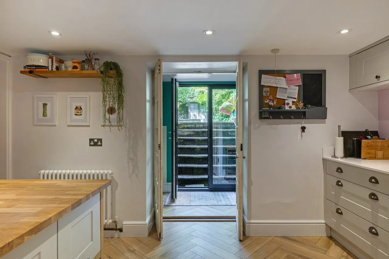 The Avenue, Cirencester, Gloucestershire, GL7 1EJ, photo 7