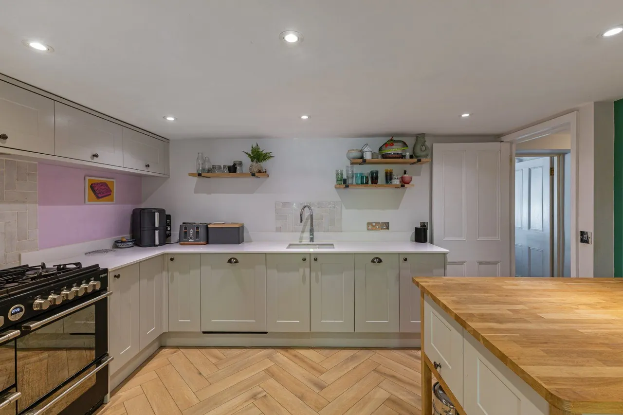 The Avenue, Cirencester, Gloucestershire, GL7 1EJ, photo 6
