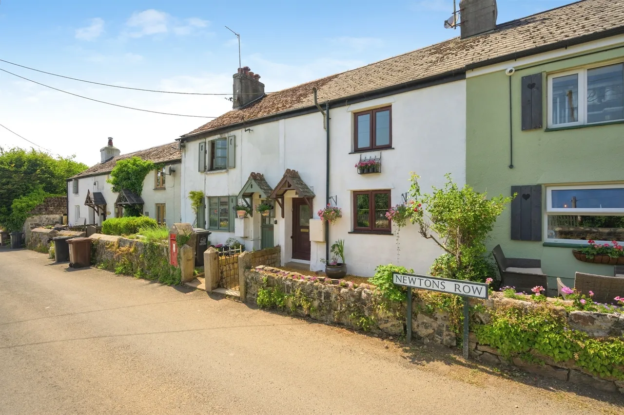 3 bed character property for sale, Newton Row, Sparkwell, PL7