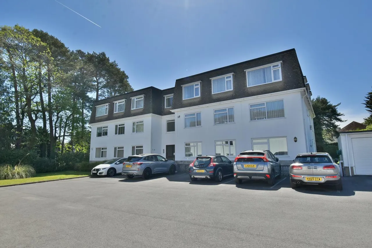 Gorselands Court, BH22, photo 12