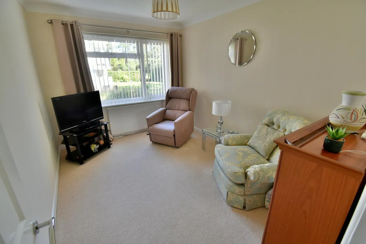 Gorselands Court, BH22, photo 8