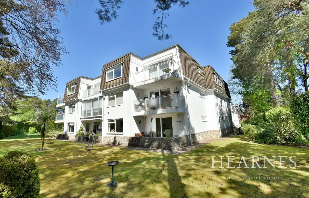 3 bed flat for sale, Gorselands Court, BH22