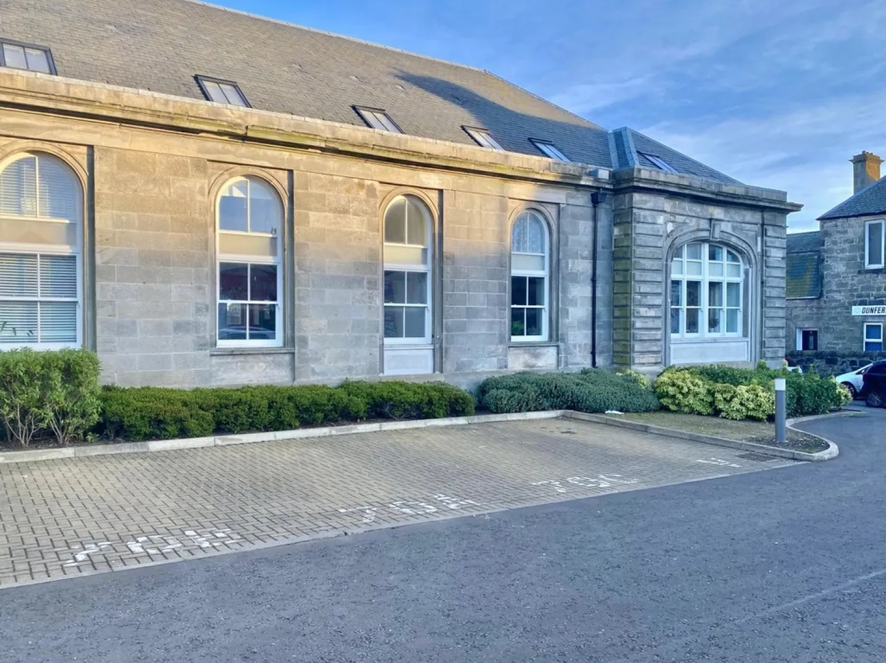 3 bed house to rent — Lady Campbells Court, Dunfermline
