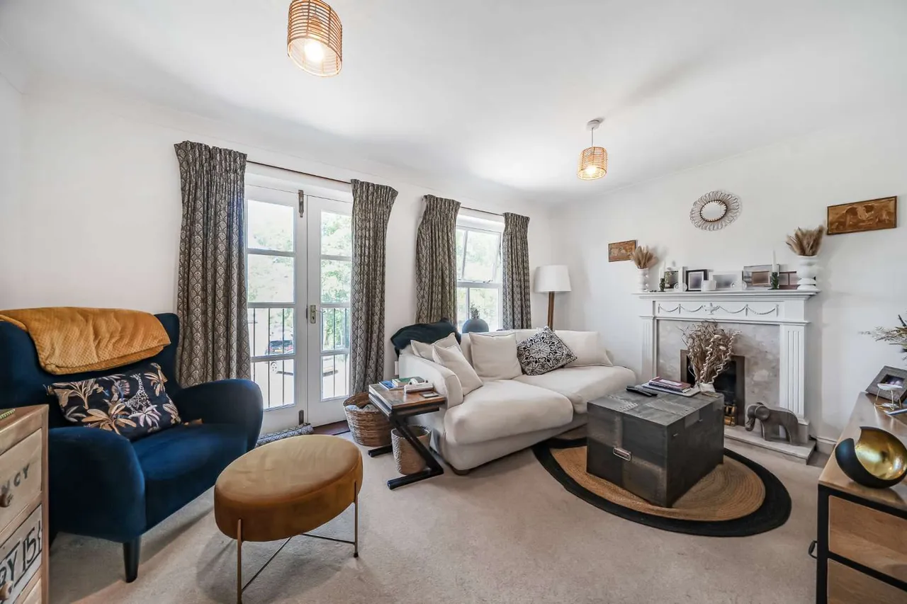 North Place, Teddington, TW11, photo 2
