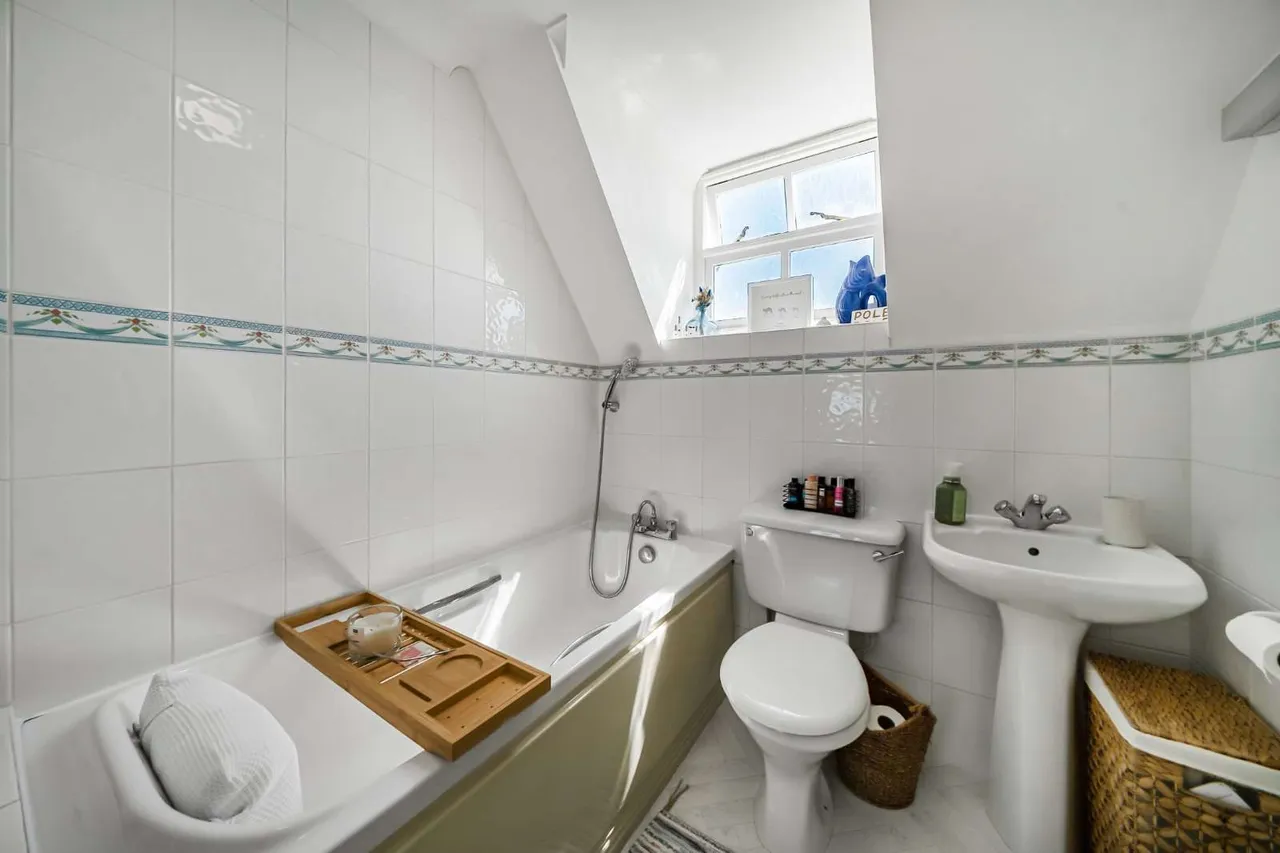 North Place, Teddington, TW11, photo 8