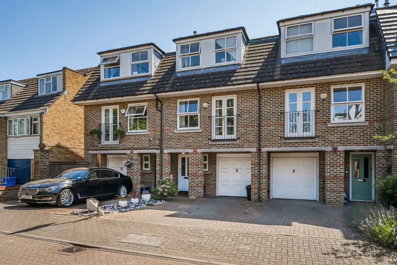 3 bed house for sale, North Place, Teddington, TW11