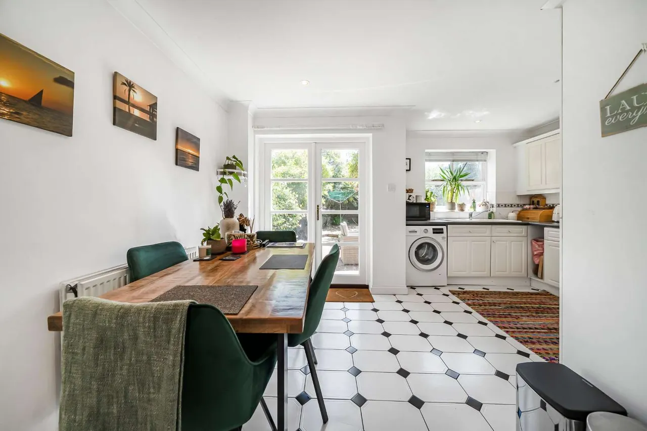 North Place, Teddington, TW11, photo 3