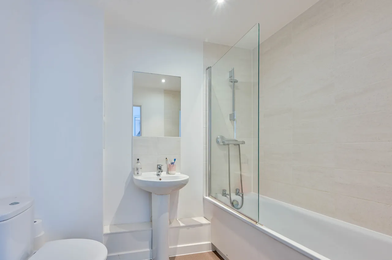 53 Austen House, Station View, Guildford, photo 11