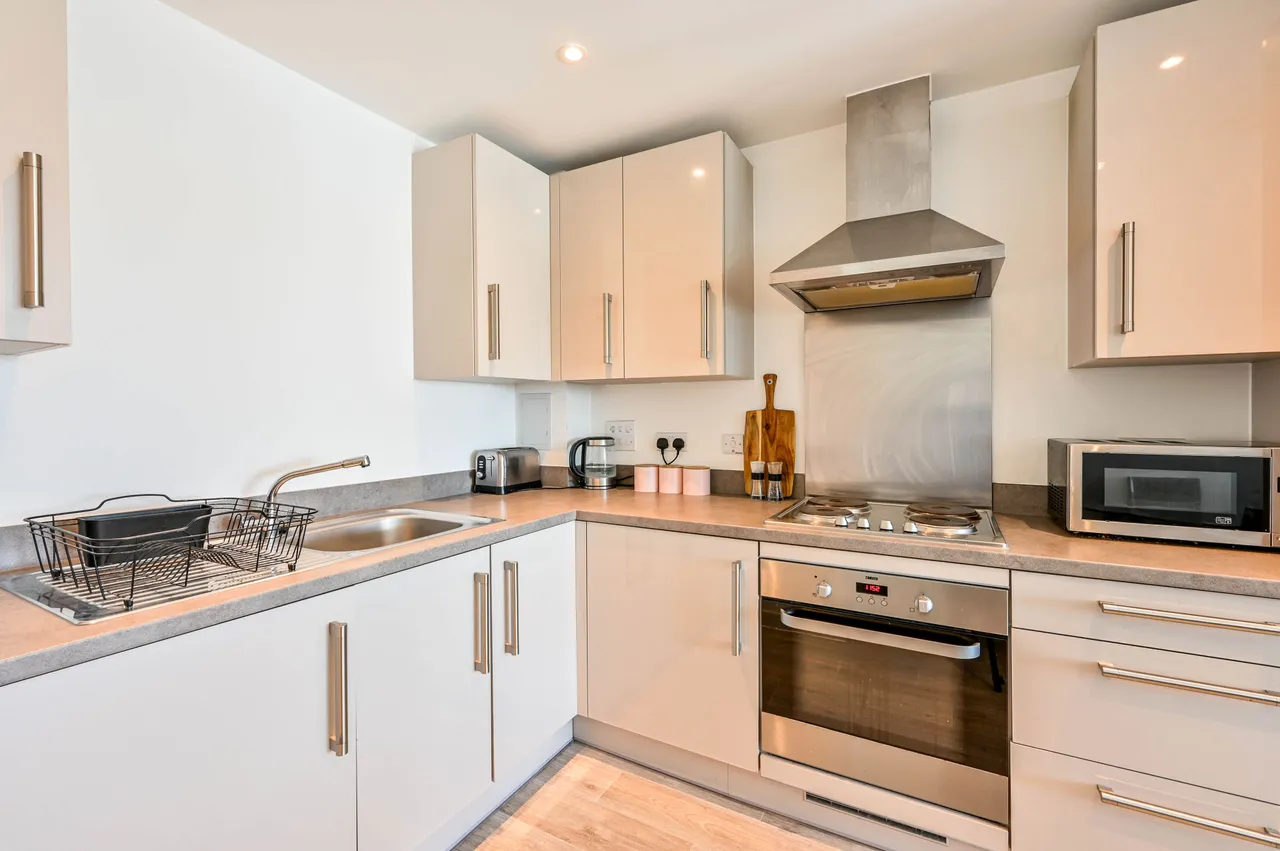 53 Austen House, Station View, Guildford, photo 4