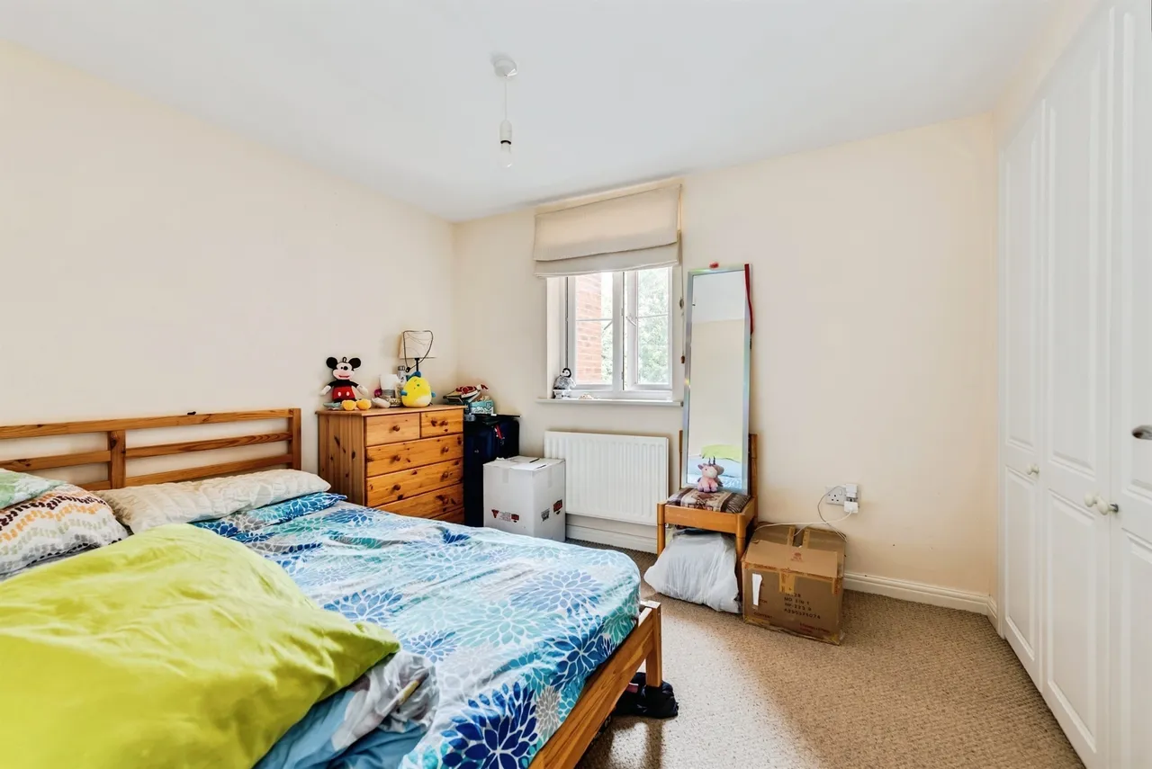 Brunel Crescent, Swindon, photo 6