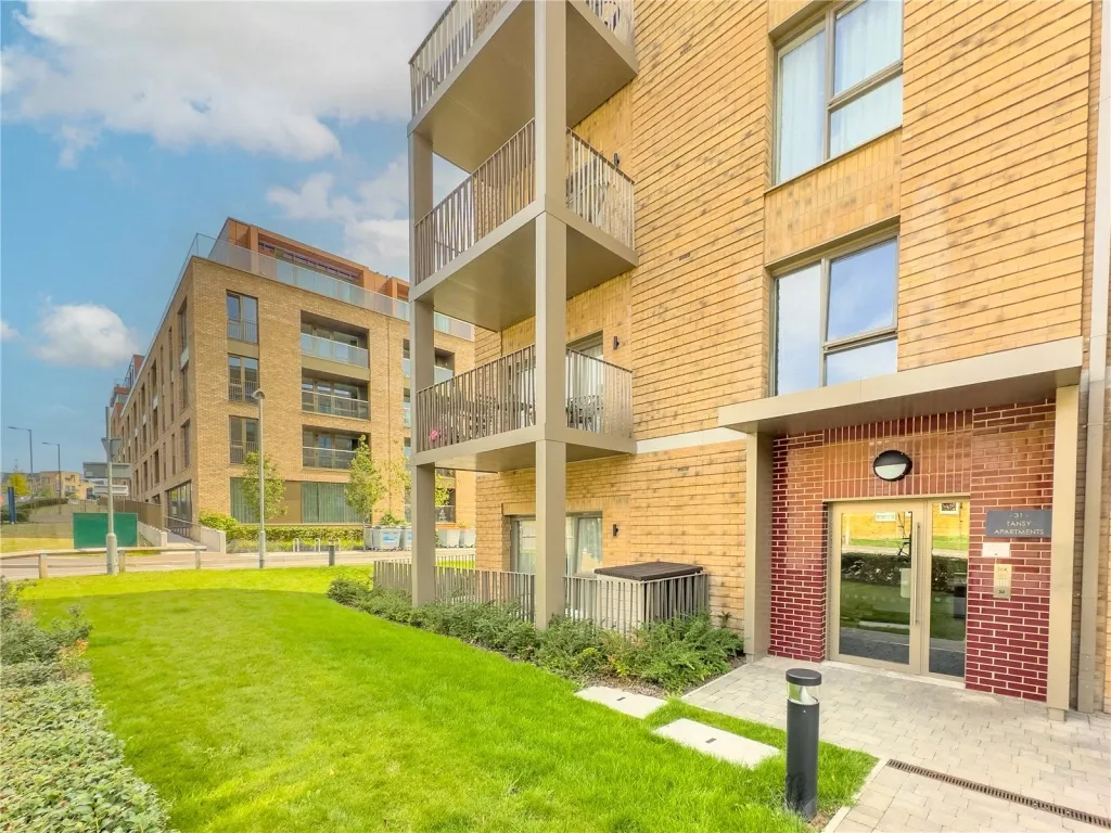 Inglis Way, Mill Hill, NW7, photo 2