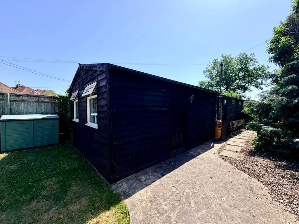 Sedgmoor Road, Flackwell Heath HP10 9AU, photo 21