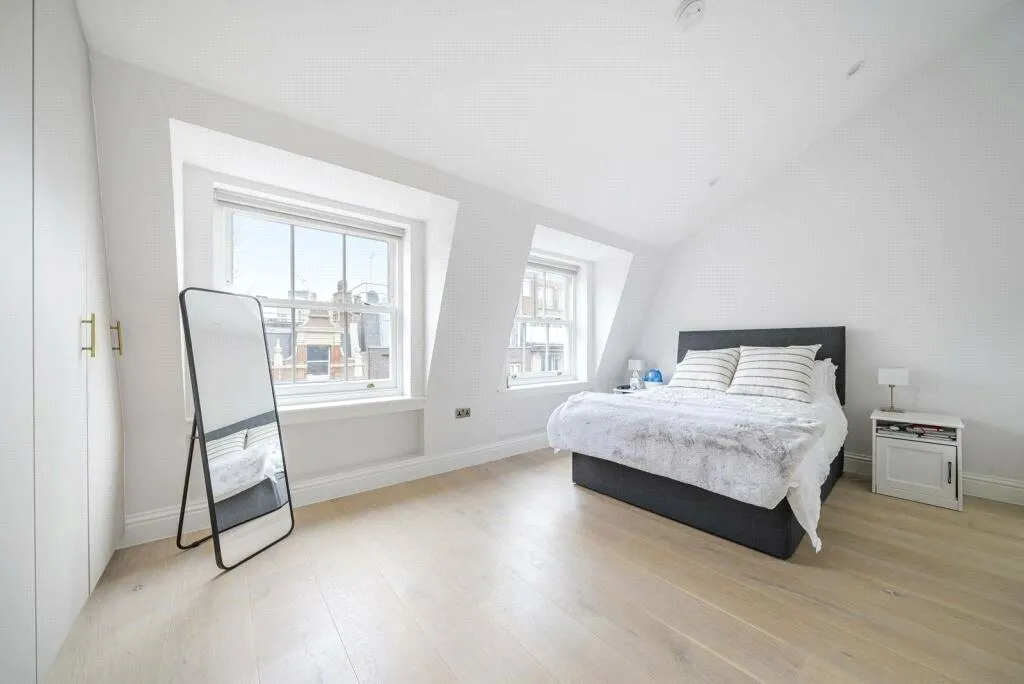 3 bed flat to rent, Windmill Street, London, W1T