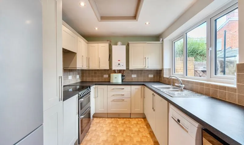 Victoria Place, Epsom, KT17, photo 3