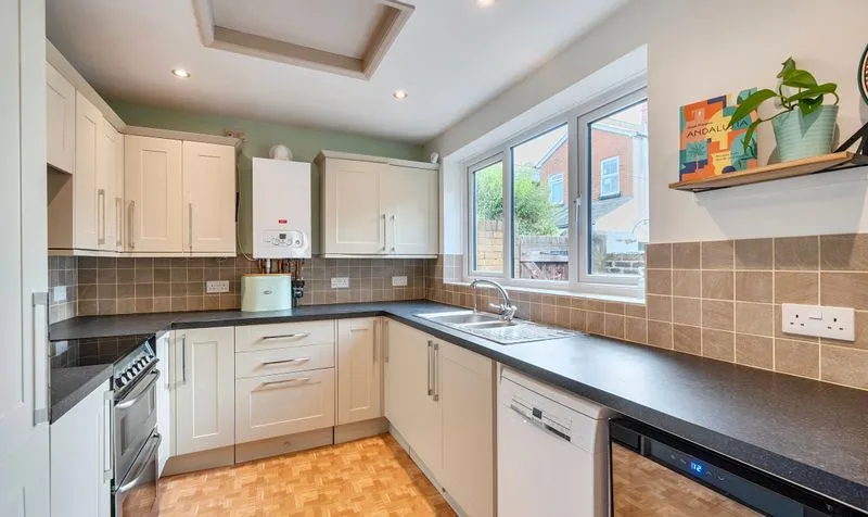 Victoria Place, Epsom, KT17, photo 7